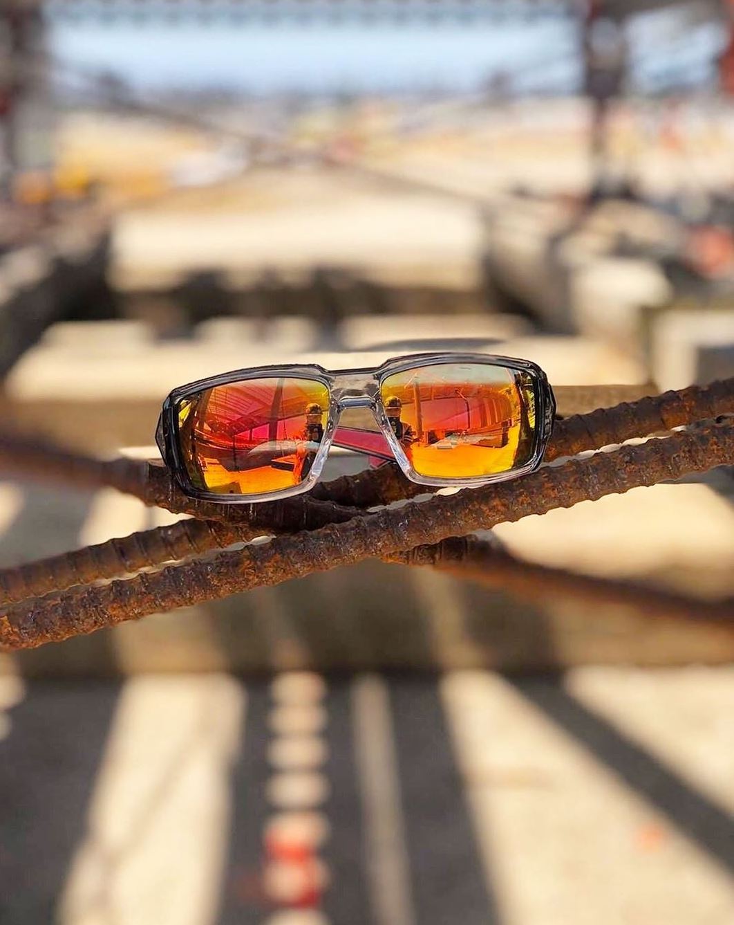 How do polarized lenses work? - Bomber Eyewear
